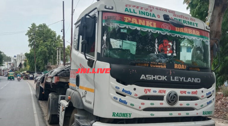 लूट कर ला रहे ट्रक को सड़क पर छोड़कर बदमाश फरार