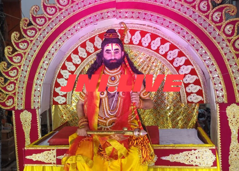 गाजे-बाजे संग निकली भगवान परशुराम की शोभायात्रा