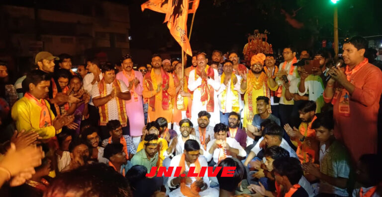 धूमधाम से निकाली हनुमत ध्वज यात्रा, चौक पर किया हनुमान चालीसा