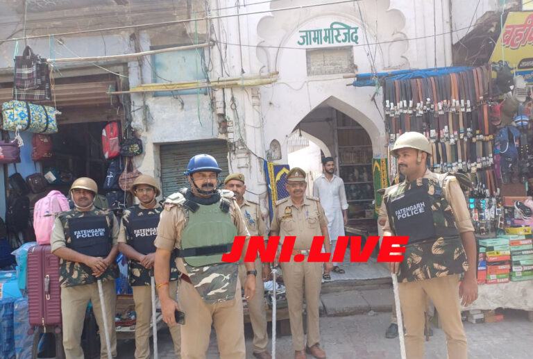 जुमे की नमाज व वक्फ बिल को लेकर चाैकसी, सड़कों पर मौजूद रही पुलिस