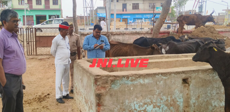 गौशाला में अव्यवस्था पर डीएम नें किया जबाब तलब