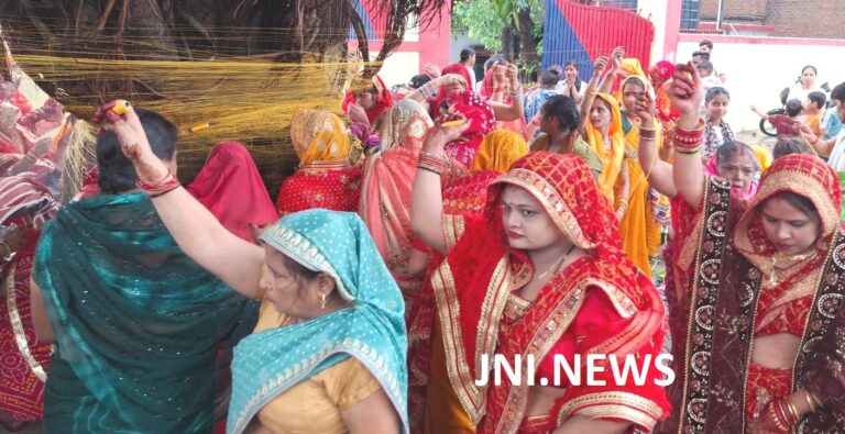 सुहागिनो ने की वट सावित्री की पूजा,अखंड सौभाग्य का माँगा वरदान