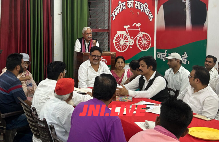 सेना की एयर स्ट्राइक का सपा ने किया स्वागत