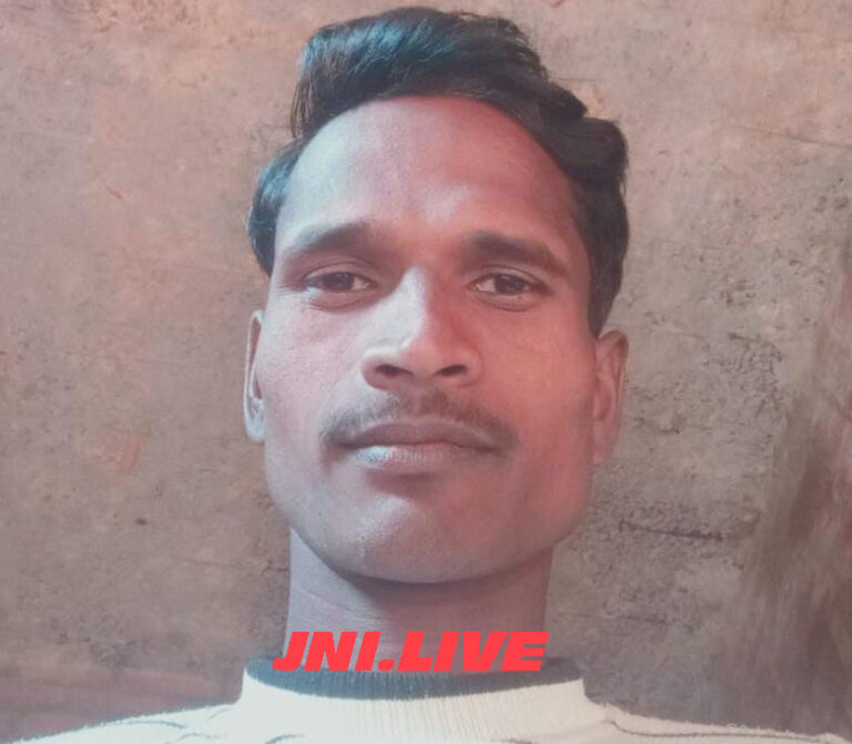 विद्युत पोल से टकराई बाइक,एक की मौत, दो गंभीर