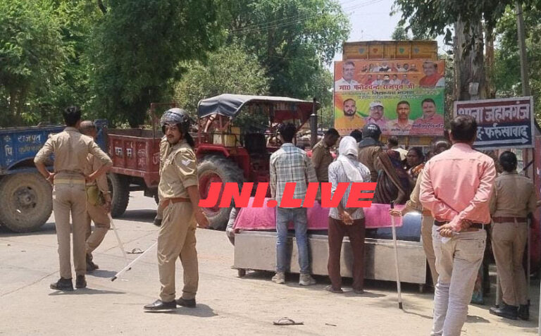 थानें के बाहर ट्रक चालक का शव रख लगाया जाम, पुलिस नें खदेड़ा, भीड़ नें किया पथराव