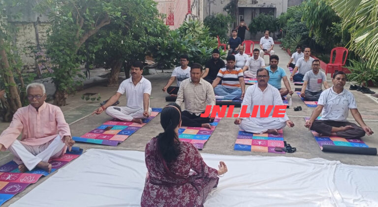 चिकित्सक बोले तनाव मुक्त जीवन के लिए योग बेहद जरूरी
