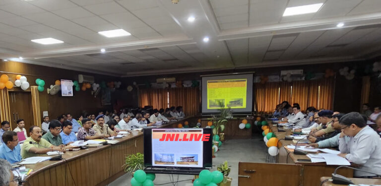 ढिलावल व सिरौली पेयजल परियोजना के निर्माण की धीमी गति पर डीएम खफा