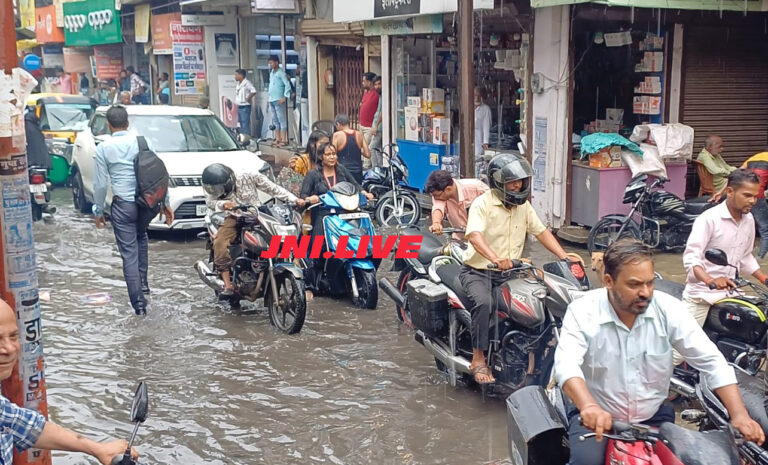 झमाझम बारिश से पानी-पानी हुआ शहर