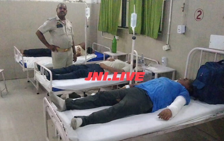 बड़ी खबर: ट्रक की टक्कर से बुलेरो सबार   आधा दर्जन पुलिस कर्मी घायल