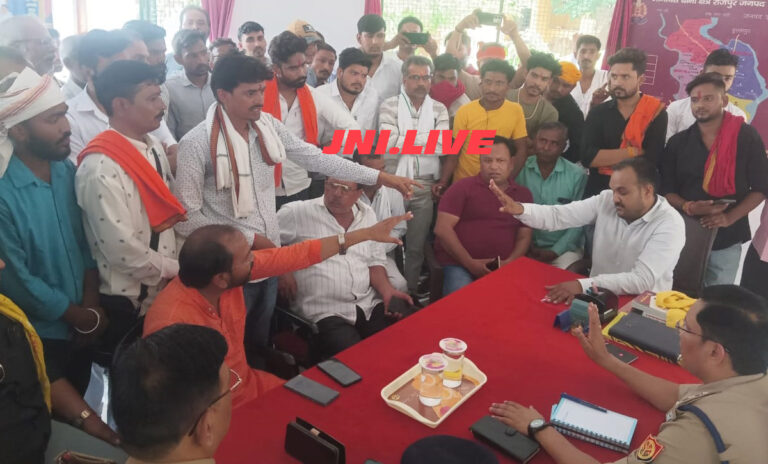 विवादित वयान पर हिन्दूवादी नेताओं की थानें में नोकझोंक