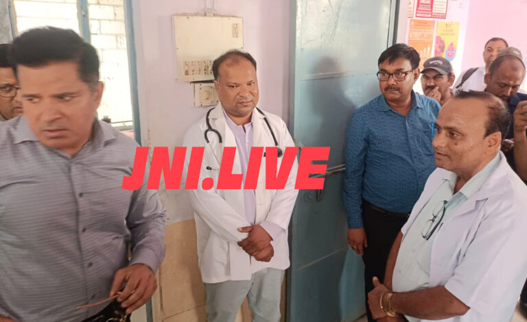 विशेष सचिव की नाराजगी पर फार्मासिस्ट हटे