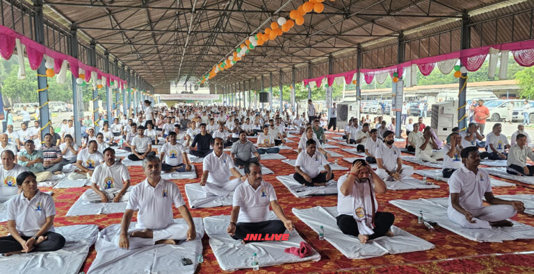 फर्रुखाबाद में चहुंओर हुआ योग, निरोग रहने का लिया संकल्प
