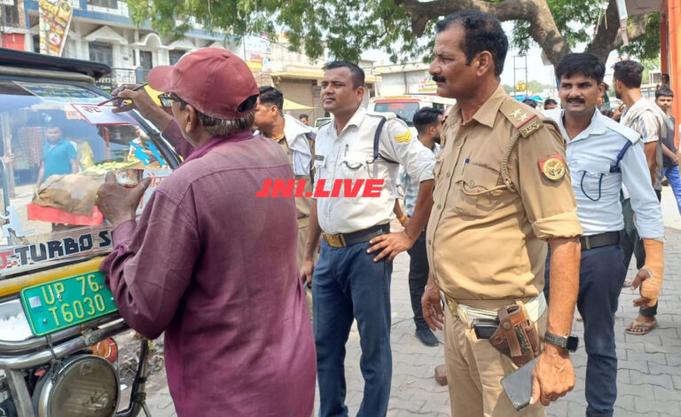 ई-रिक्शों पर रूट संख्या अंकित करनें का अभियान तेज