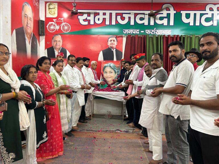 सपा नें भूतपूर्व सांसद वीरांगना फूलन देवी को पुन्यतिथि पर किया याद