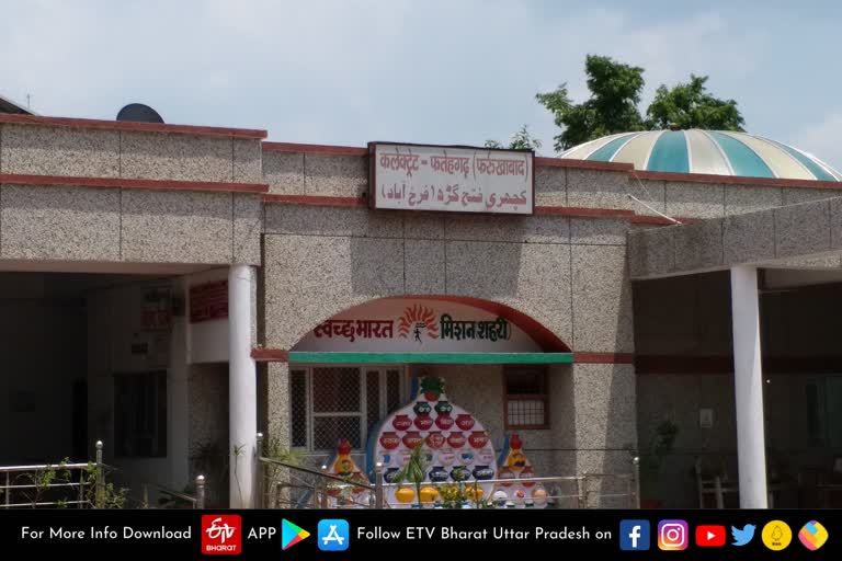 तीनों तहसीलों के एसडीएम व तहसीलदारों  सहित 23 अधिकारियों का एक माह का वेतन रोंकने के आदेश