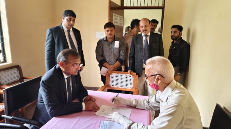 चिकित्सा शिविर में हड्डी व दांतों की हुई जाँच