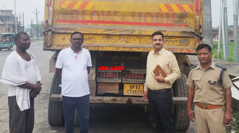 बिना रॉयल्टी के संचालित तीन ओवरलोड ट्रक सीज