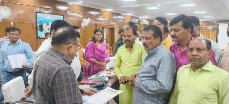 रेलवे रोड़ निर्माण शुरू ना करनें पर व्यापार मंडल की तीन दिन बाद आंदोलन की चेतावनी