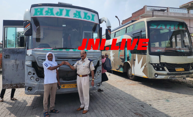 डग्गामार बस व आधा दर्जन ट्रक सीज
