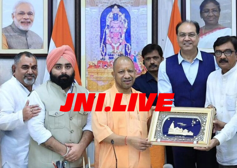 आतिशबाजी व्यापारियों की समस्याओं को लेकर सीएम योगी से मिले सरदार तोषित प्रीत