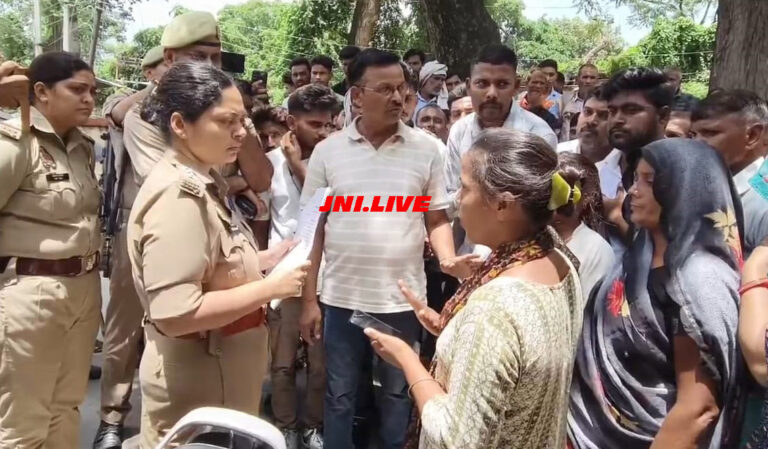 लापता व्यापारी का सुराग ना मिलने पर एसपी कार्यालय घेरा
