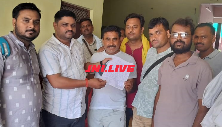 सैलरी ना मिलने से बिजली की बिलिंग की बंद