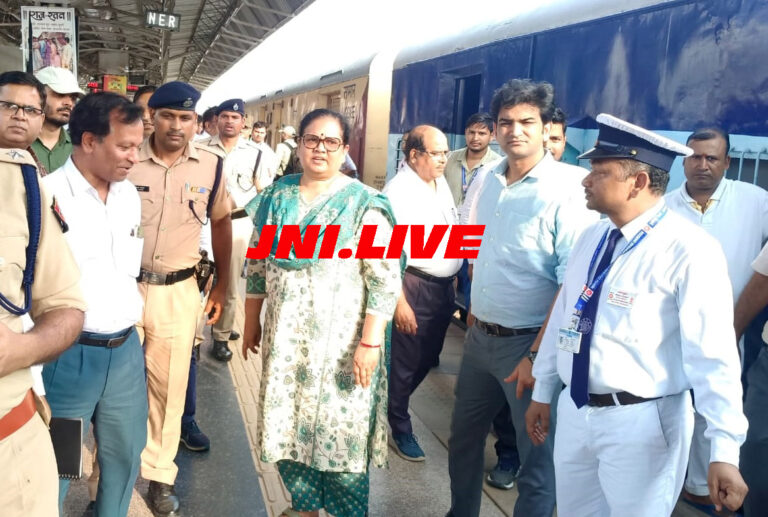 बड़ा होगा फर्रुखाबाद रेलवे स्टेशन का गेट