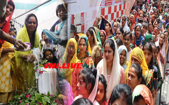 सावन के पहले सोमवार पर शिवालयों में उमड़ा सैलाब, हर-हर महादेव की गूंज