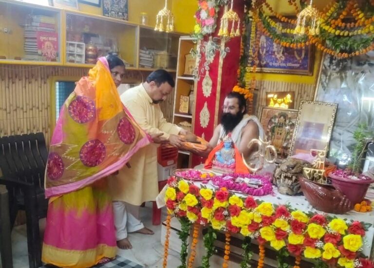 गुरु पूर्णिमा बीजेपी ने किया संतों का सम्मान