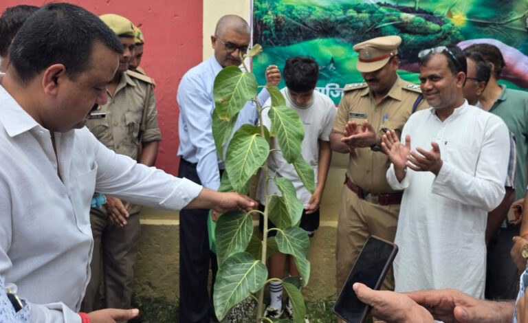 स्वर्ग धाम पर किया गया 101 पौधारोपण