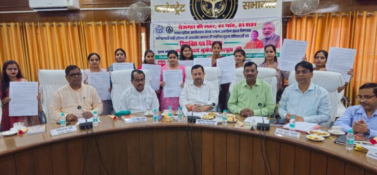 सांसद नें मुख्य सेविकाओं को वितरित किये नियुक्ति पत्र