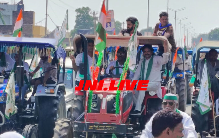 भाकियू टिकैत गुट नें निकाली ट्रैक्टर तिरंगा यात्रा