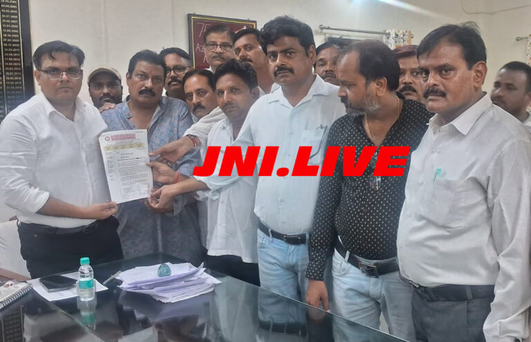 हाई-वे कट बंद करनें पर सड़क पर उतरा व्यापार मंडल