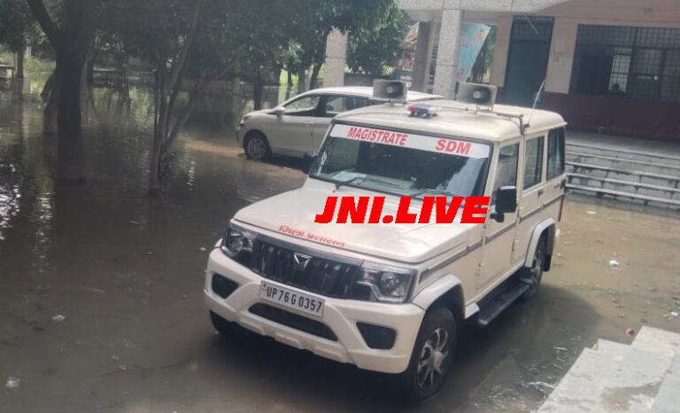 तहसील परिसर व एसडीएम आवास में घुसा बाढ़ का पानी