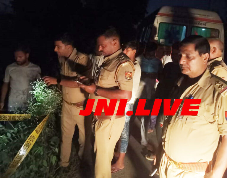 झाड़ियों में पड़ी मिली युवक की लाश