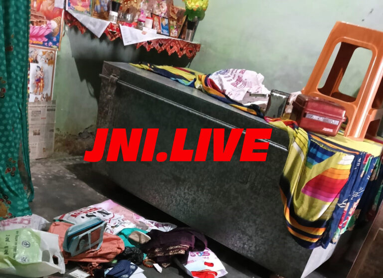 घर में घुसे चोर, 50 हजार की नकदी व जेबरात साफ