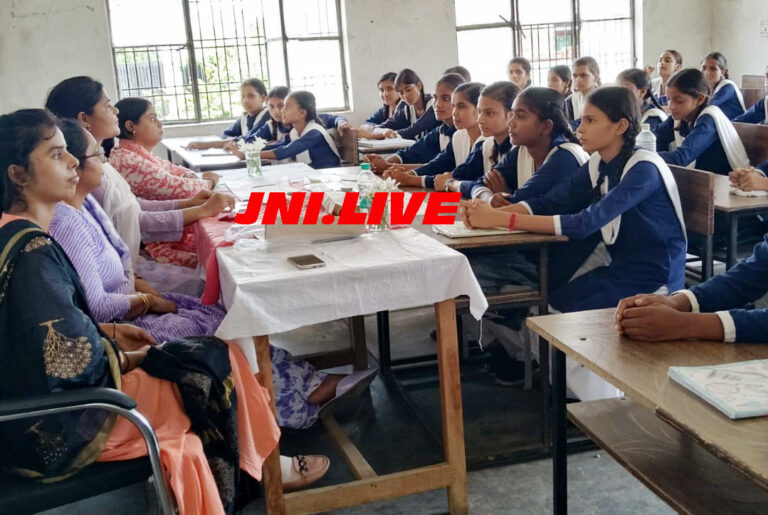 छात्राओं को ड्राफ्टिंग एवं पैटर्न मेकिंग की दी जानकारी