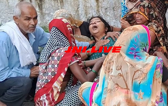 चलती ट्रेन में चढ़नें के चक्कर में महिला की गिरकर मौत