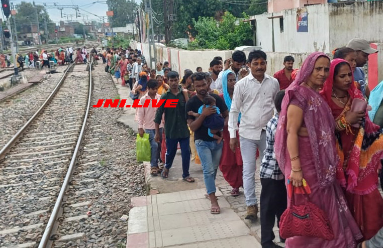 रक्षाबंधन पर ट्रेनों व रोडवेज बसों में रही भारी भीड़