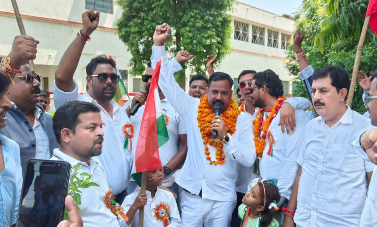 तिरंगा यात्रा में उमड़ा जनसैलाब, भारत माता की जय से गूंजा शहर