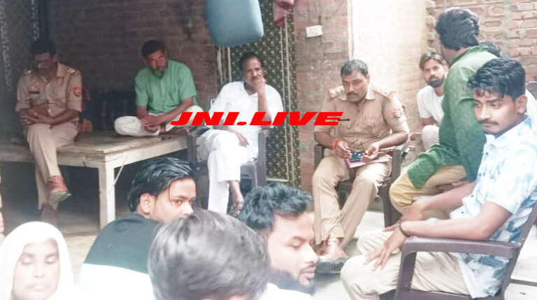 बंद घर का ताला तोड़कर नकदी व जेबरात साफ