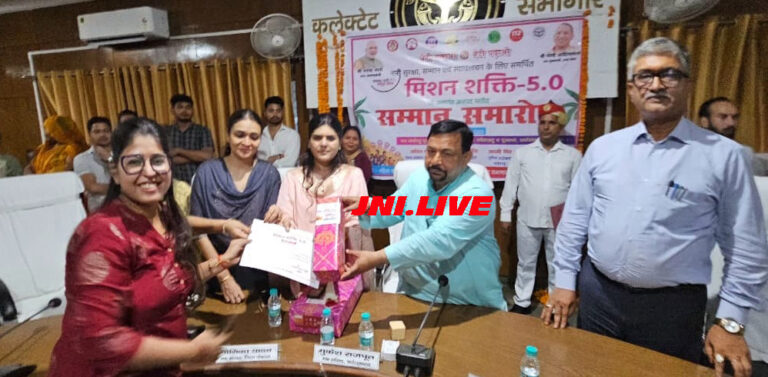 जुझारू महिलाओं को किया गया सम्मानित