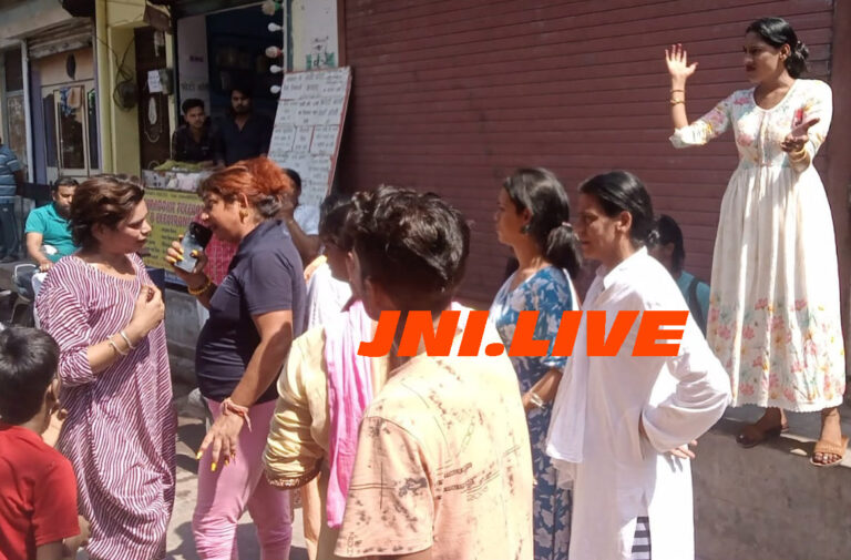 नेग बसूली के विवाद में किन्नरों का नंगनाच, मारपीट