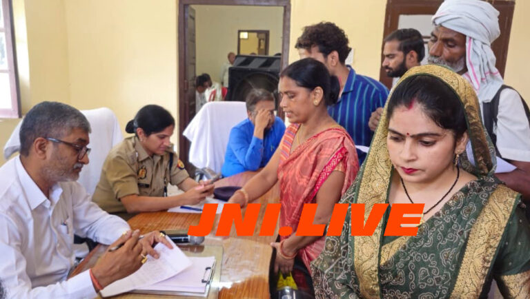 तहसील दिवस में 72 में 03 शिकायतों का सम्पूर्ण समाधान