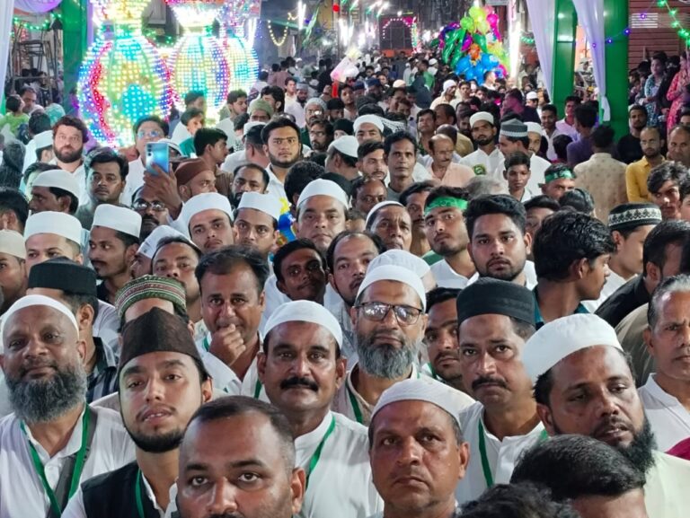 ईद मिलादुन्नबी: जुलूस-ए-मोहम्मदी में उमड़ा सैलाब, सरकार की आमद मरहबा के गूंजे नारे