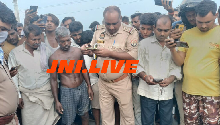 बाढ़ के पानी में उतराता मिला युवक का शव