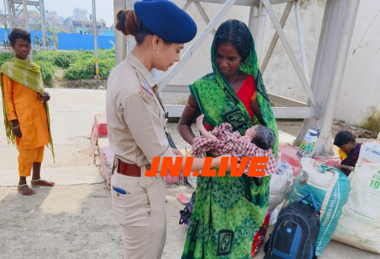 रेलवे प्लेटफार्म पर गूंजी किलकारी, महिला ने जना बालक