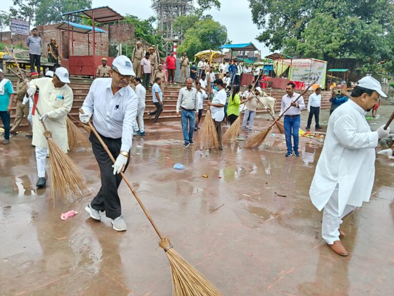 सादगी ईमानदारी व कर्तव्यनिष्ठा की प्रतिमूर्ति थे गाँधी-शास्त्री