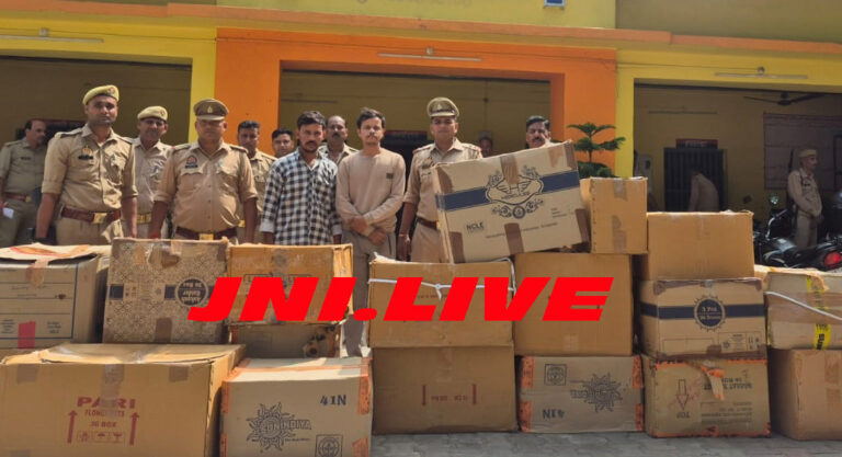 बिना लाइसेंस आतिशबाजी लेकर आये दो गिरफ्तार, दुकानदार पर भी कसेगा शिकंजा