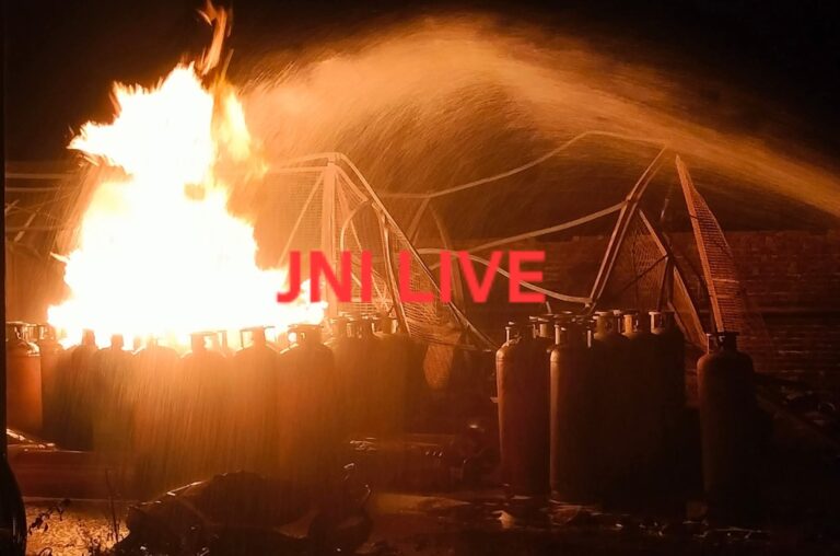 गगनचुम्भी लपटों के साथ तीन घंटे धू-धू कर जला वायो डीजल प्लांट